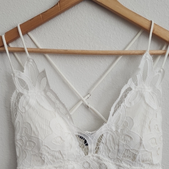 J for Justify White Lace Tiered Camisole - Picture 9 of 12
